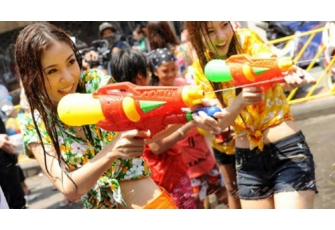   						Nỗi sợ bị xâm hại của phụ nữ tại lễ hội Songkran Thái Lan